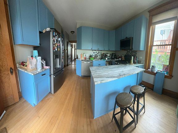 5th image of 3431 W Medill Ave #1