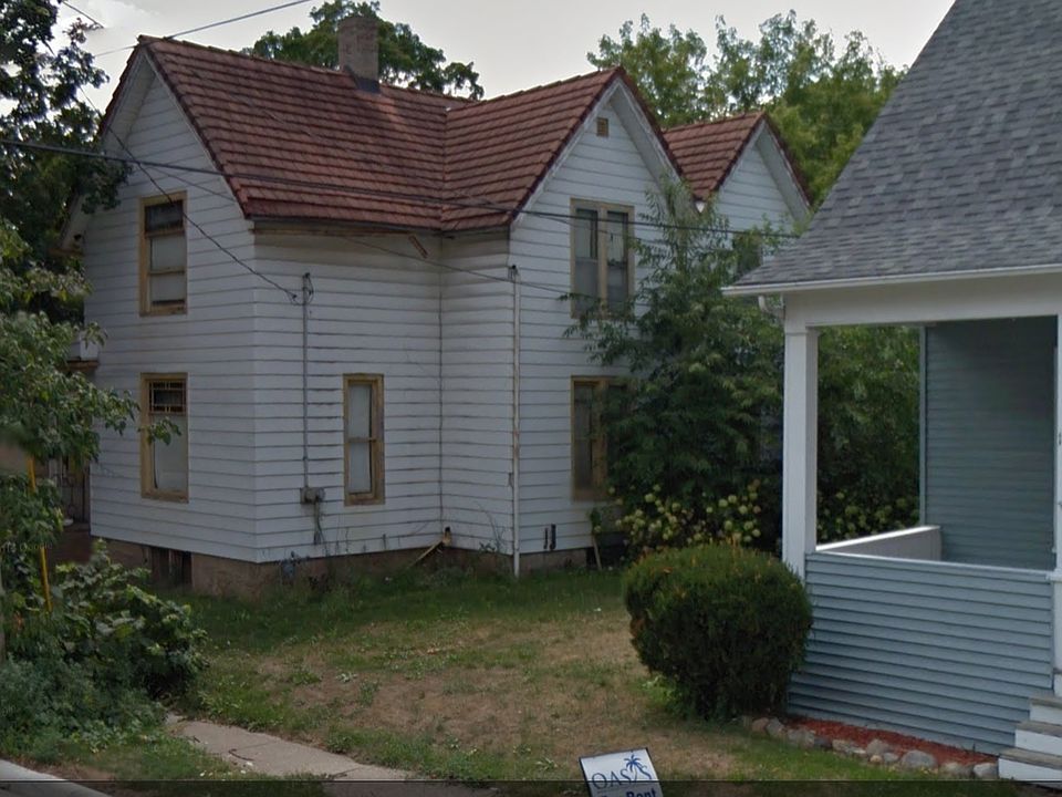 2nd image of 133 S Chicago Ave