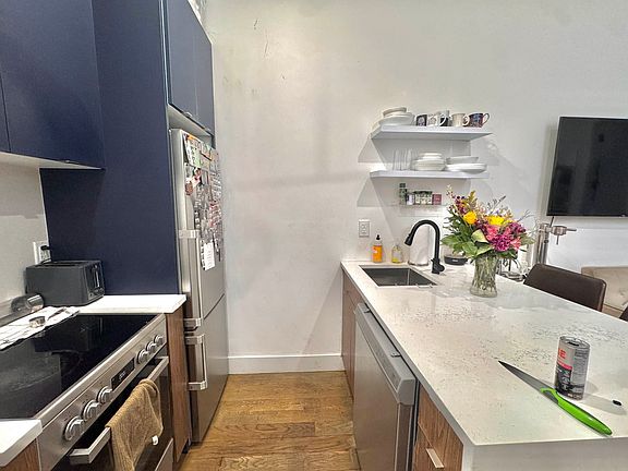4th image of 119 Boerum St APT 3R