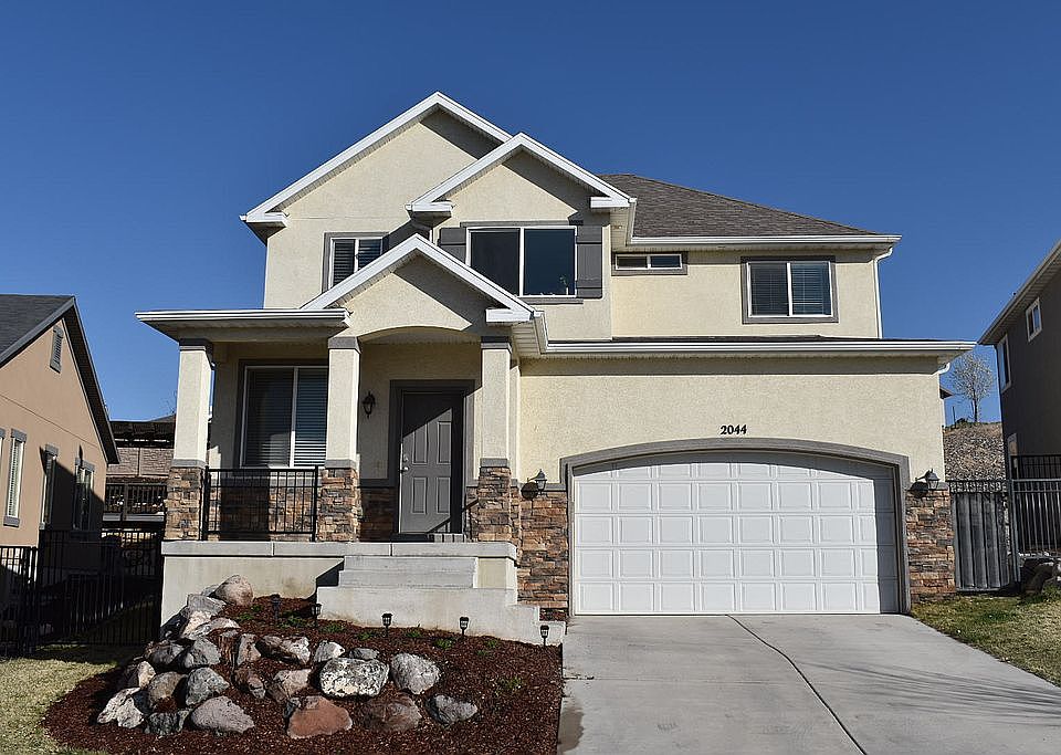 1st image of 2044 W Woodview Dr