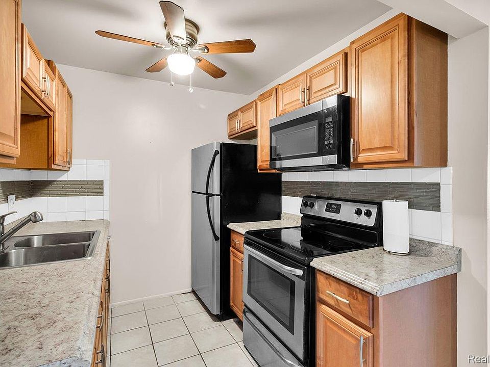 26740 Joy Rd Apt D1, photo 11
