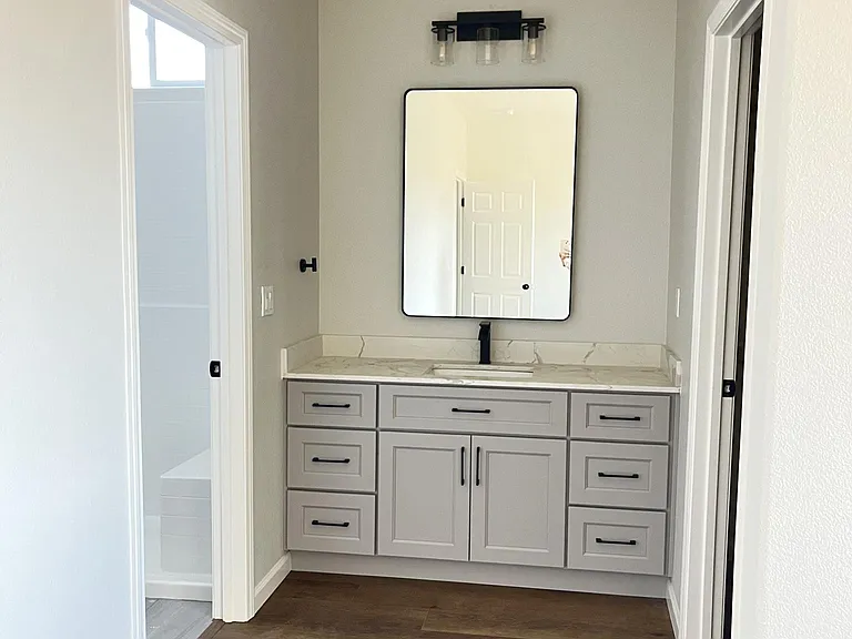 on-suite off of the primary bedroom
