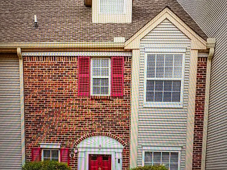68 Lynnette Ct — Photo 1