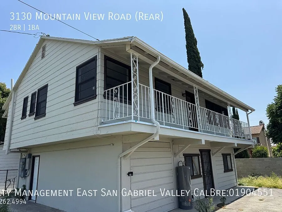 Updated Upper Duplex Unit in El Monte Spacious & Move-In Ready — Photo 2