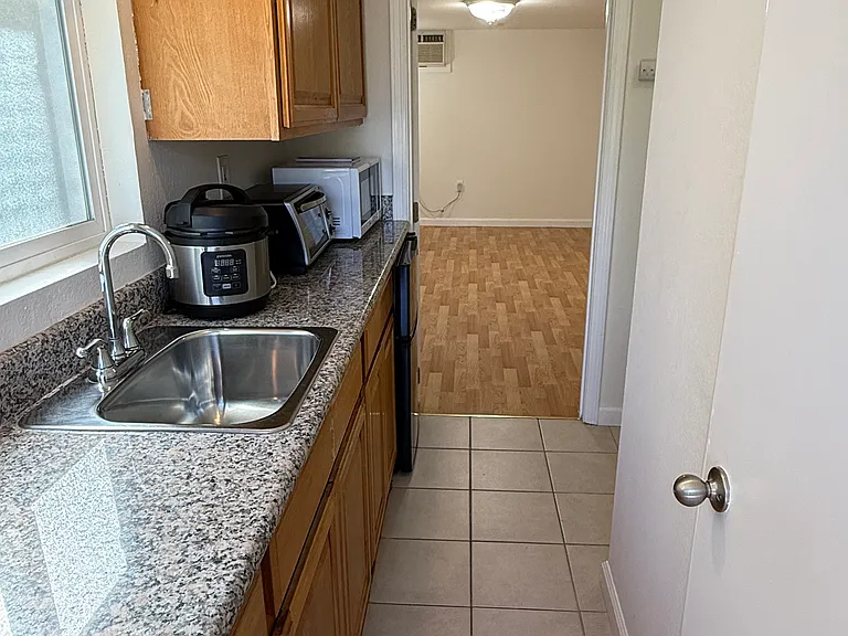 10201 Alhambra Ave #COTTAGE — Photo 8