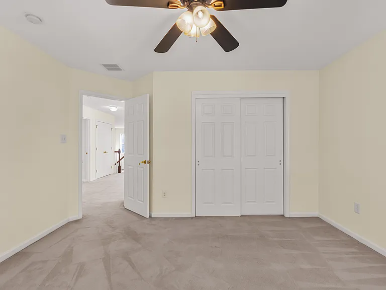 102 Burnet Cres #102 — Photo 35