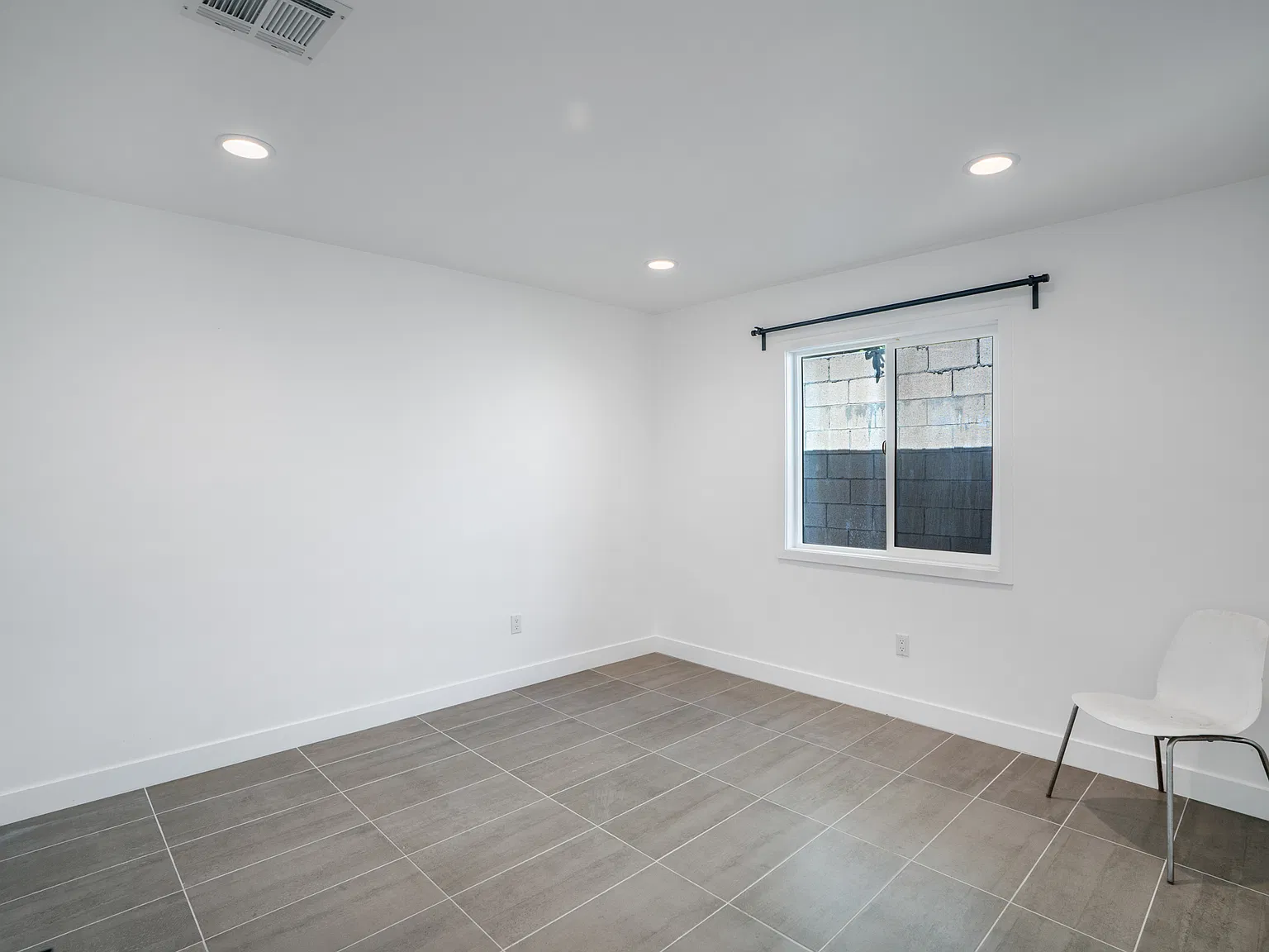 2 bed, 900 sqft, $3,000 — Photo 4