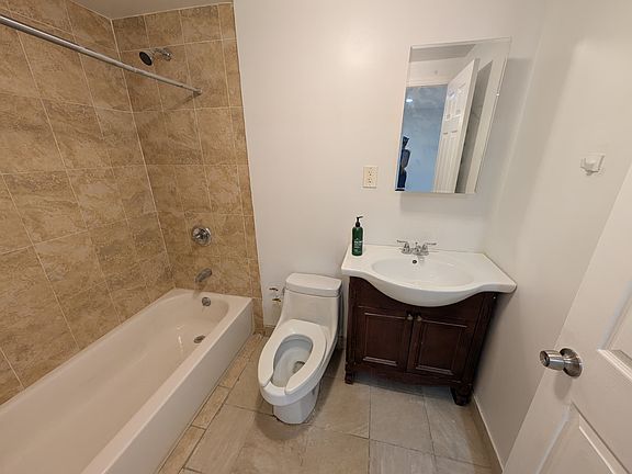 5th image of 478 Midwood St #1