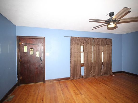 4th image of 600 S Denver St