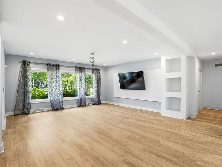 4515 N Lake Dr — Photo 21