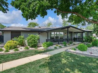335 Greenbriar Ln, Ballwin, MO