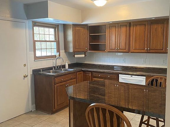 4th image of 119 country estates road