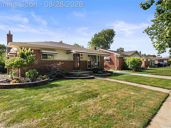 3rd image of 15646 Cynthia St