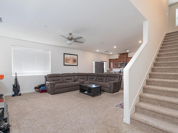 4th image of 731 Sandstone Dr