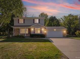 2854 Beacham Dr, Waterford, MI 48329