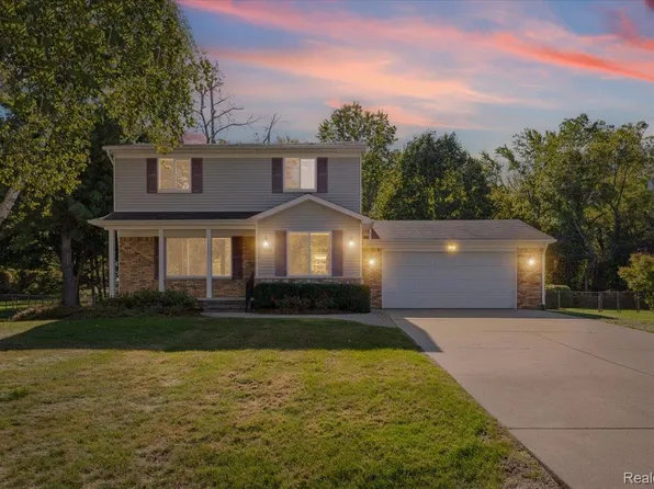 2854 Beacham Dr, Waterford, MI 48329