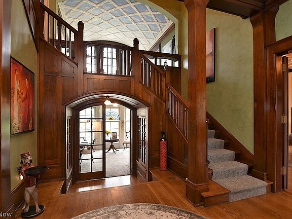 3rd image of 2862 Fairmount Blvd