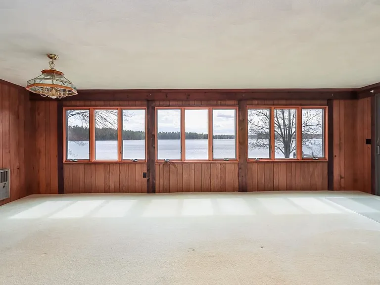7 Howards Grv — Photo 7