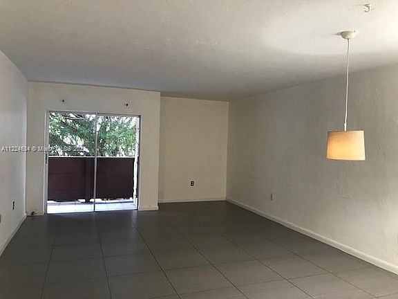 3rd image of 1205 Mariposa Ave APT 305
