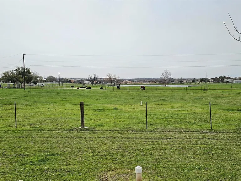 16 Brenda Ln — Photo 3