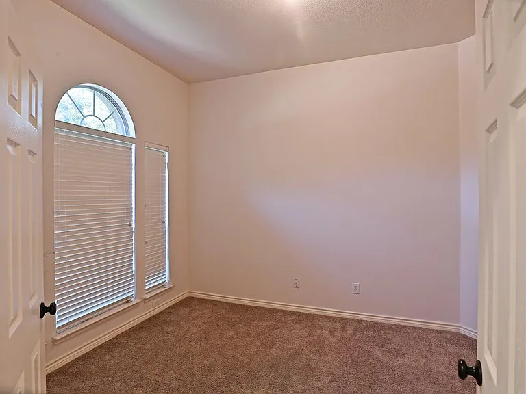 1073 Red Hawk Dr — Photo 12