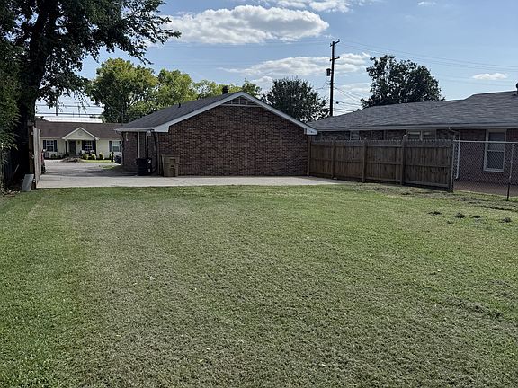 4th image of 221 Duling Ave