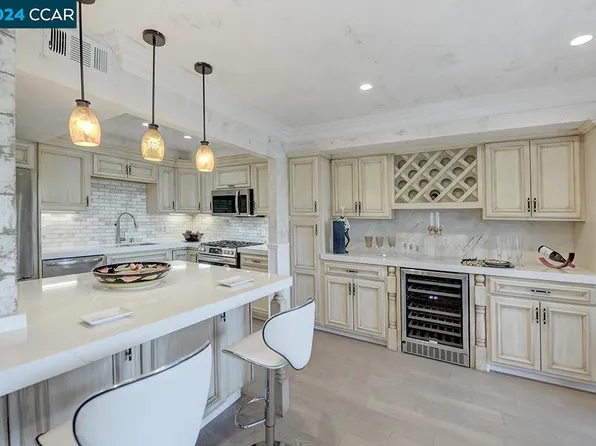 1300 Singingwood Ct APT 2, Walnut Creek, CA 94595