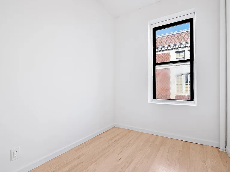 332 E 4th St #56 — Photo 6