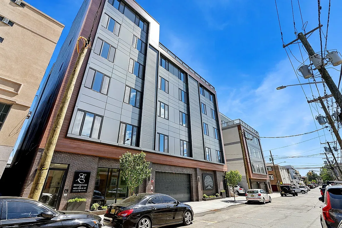 6810 Polk St — Photo 2