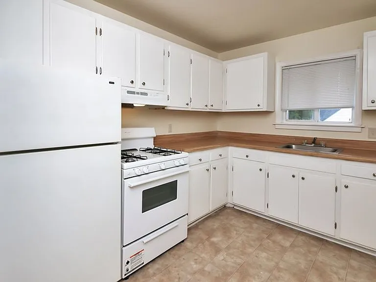 East Bay Apartments — Photo 8
