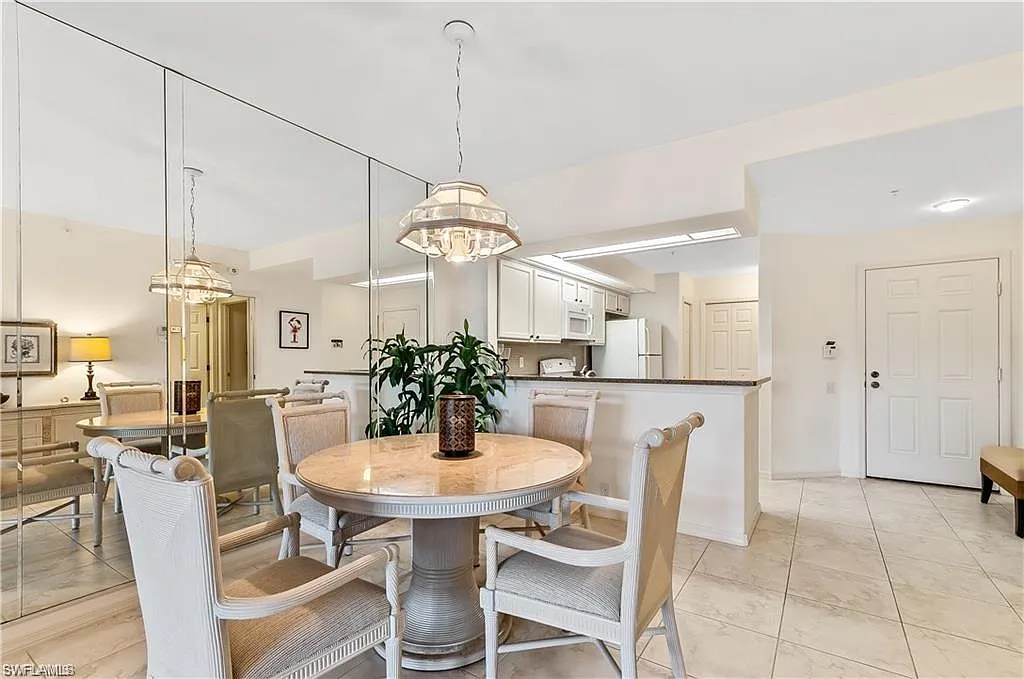 2 bed, 2.0 bath, 1076 sqft, $2,000 — Photo 3