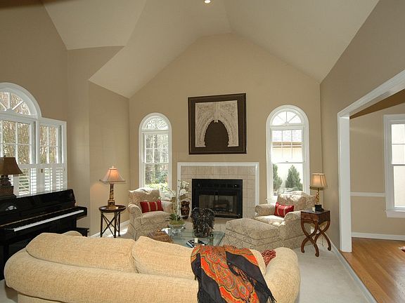 4th image of 4005 Almond Ct