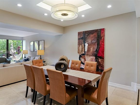5th image of 321 Poinciana Dr #901