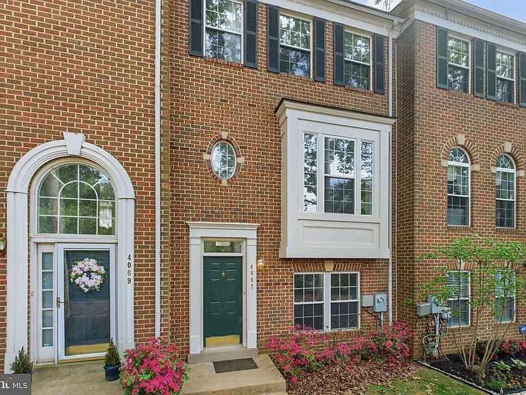 4067 Fountainside Ln — Photo 3