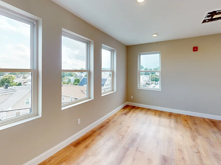 100 Revere St — Photo 70