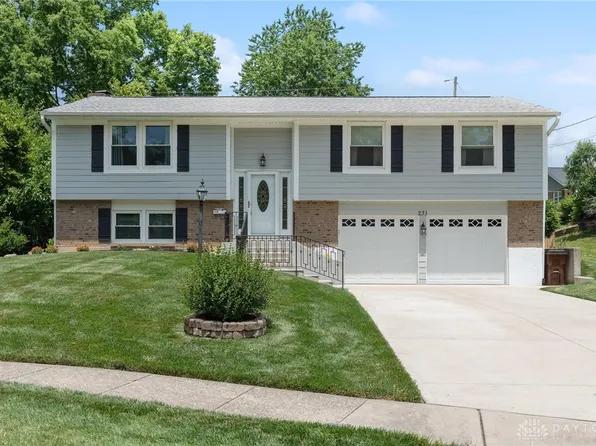 233 Royal Oaks Dr, Fairborn, OH 45324