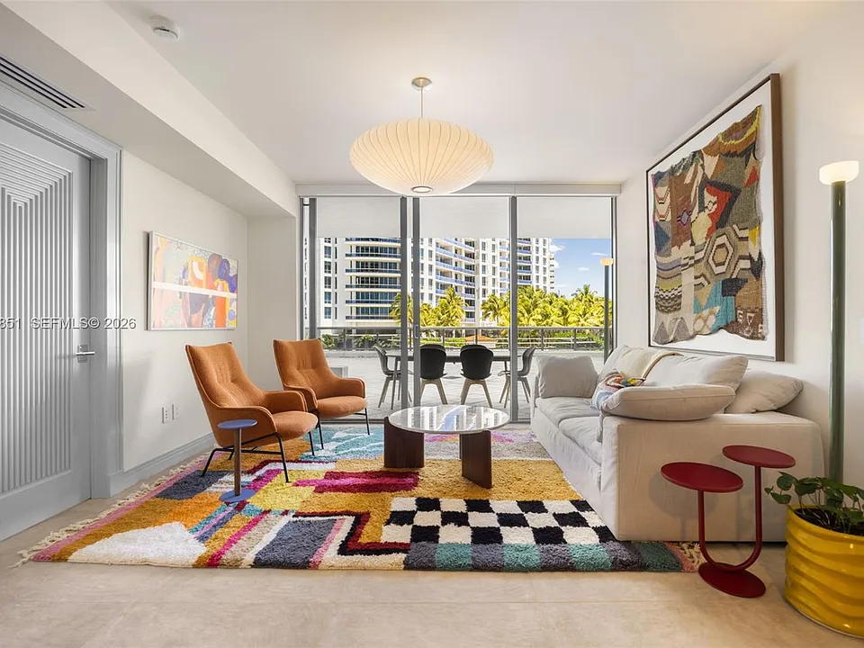 5875 Collins Ave #503