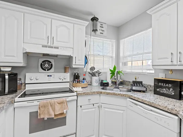 5710 Dewberry Way, West Palm Beach, FL 33415