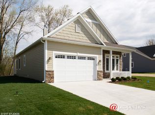 221 Summerhaven Ln, Lake Geneva, WI 53147