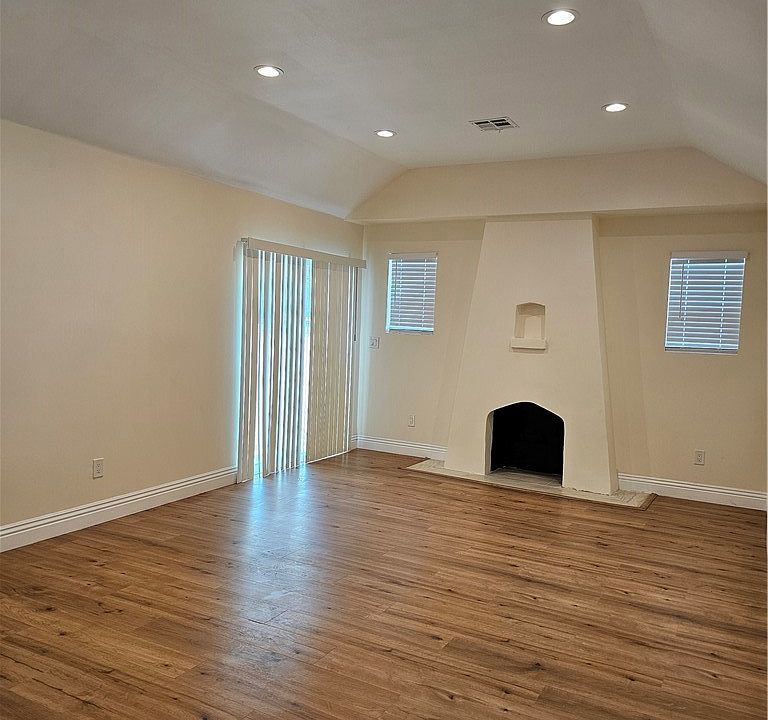 1st image of 8901 S Saint Andrews Pl