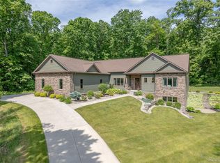 13333 White Lake Rd, Fenton, MI 48430