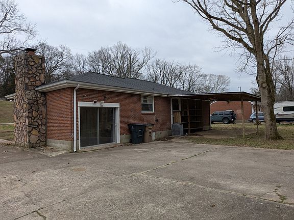 3rd image of 3939 Creekside Dr
