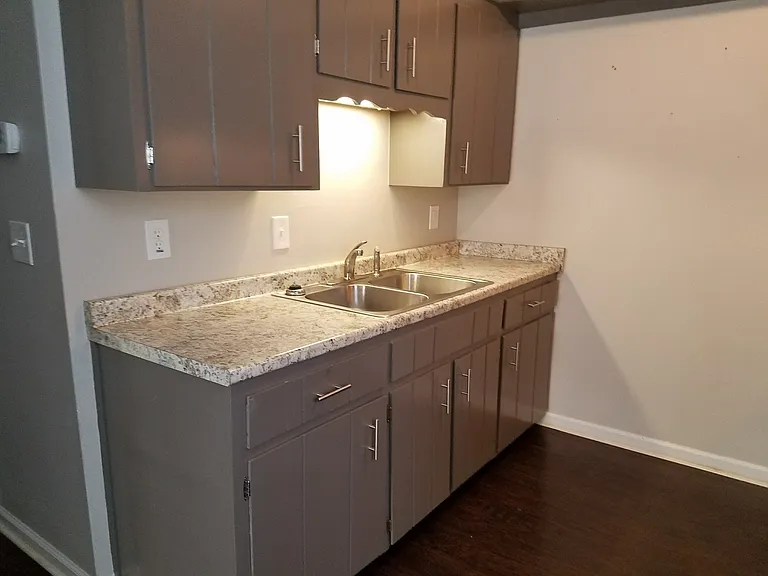 1421 Florence Ave — Photo 6