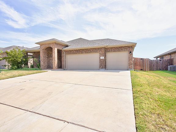 2nd image of 1203 Larkspur Ln