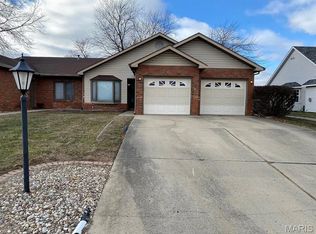 10 Old Orchard Ln, Glen Carbon, IL 62034