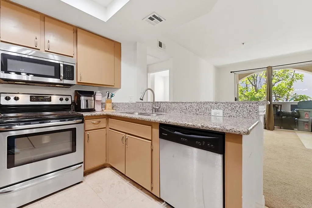 2 bed, 1017 sqft, $3,500 — Photo 1
