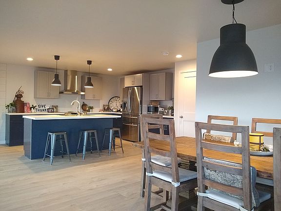 3rd image of 1016 Westview Dr