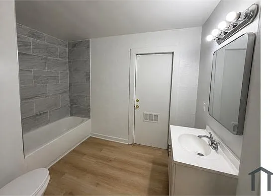 13827 Thornhurst Ave — Photo 6