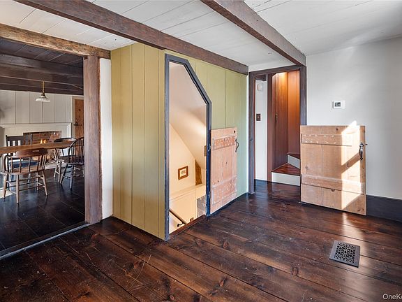 3rd image of 689 S Mountain Rd