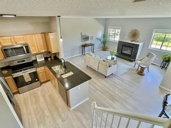 17595 Hackberry Ct, Eden Prairie, MN 55347